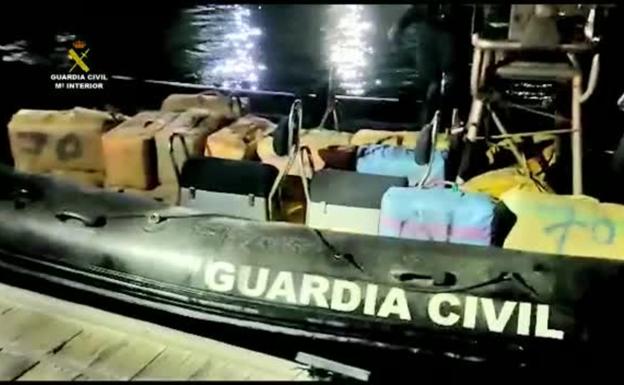 Interceptan una embarcación con más de 1.050 kilogramos de hachís